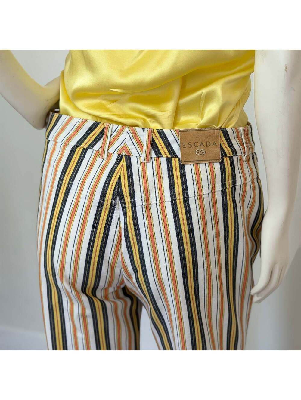 Escada - Picture 6 of 9